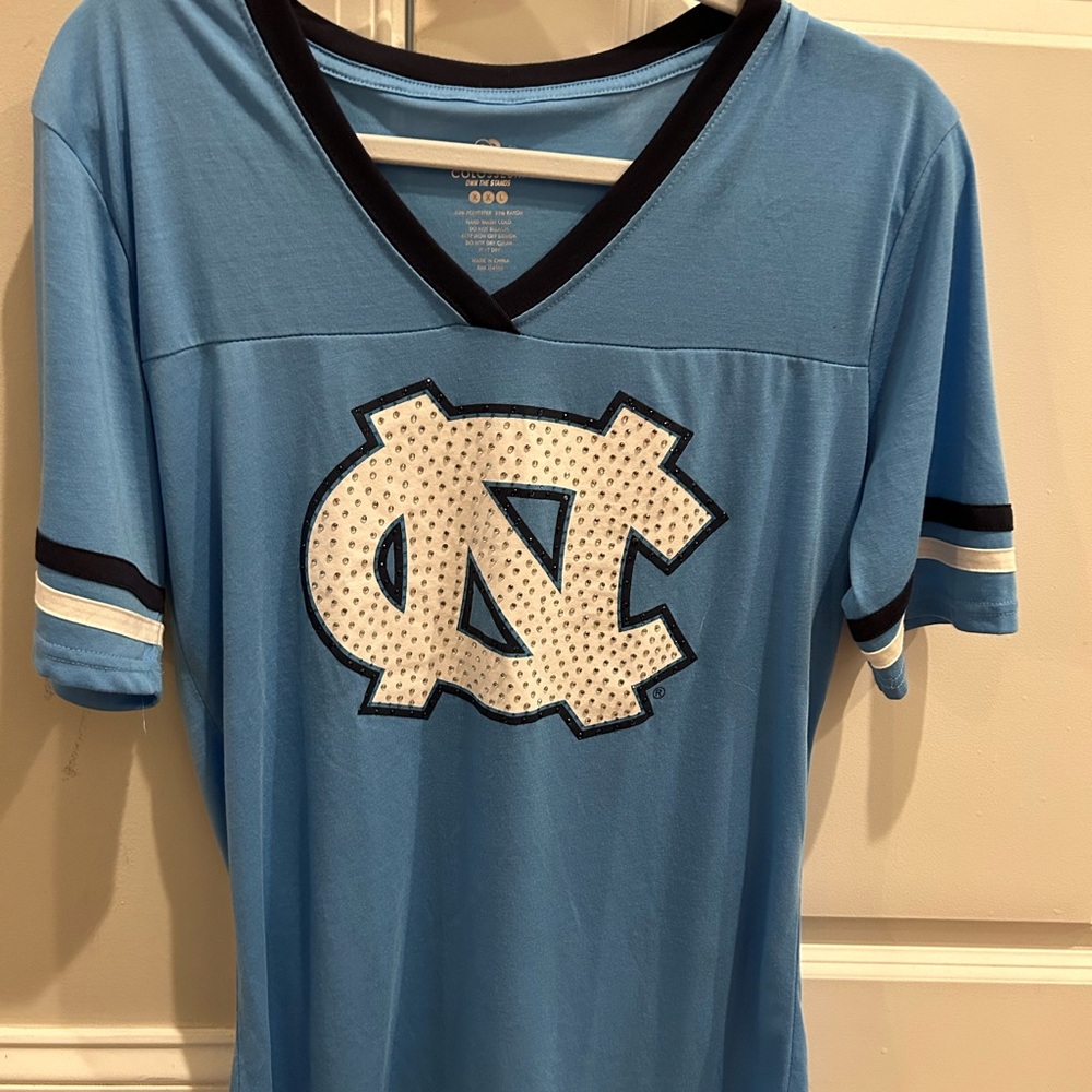 UNC V-neck Tee